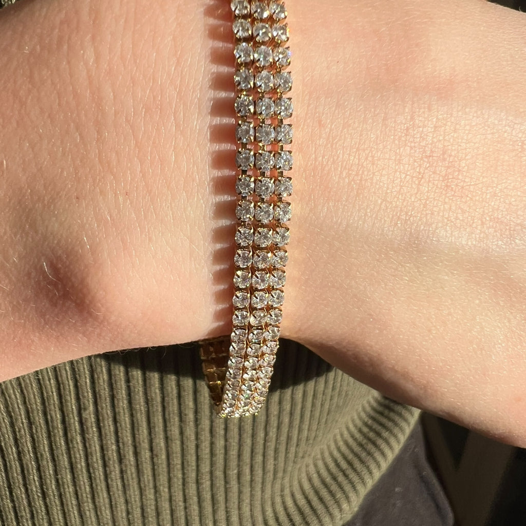 Bredt tennisarmbånd med klare cubic zirkonia