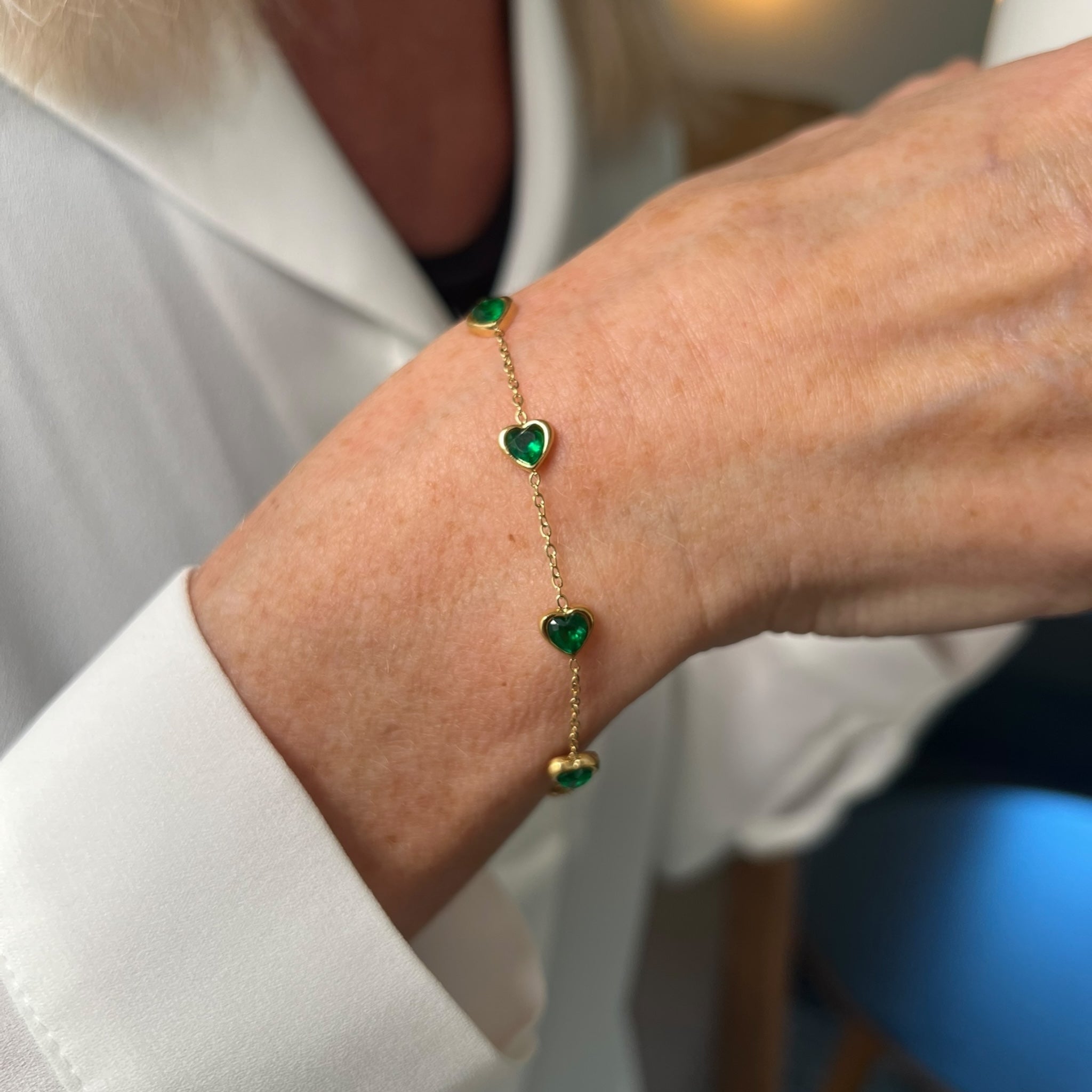 Armbånd med grønne hjerteformede cubic zirkonia