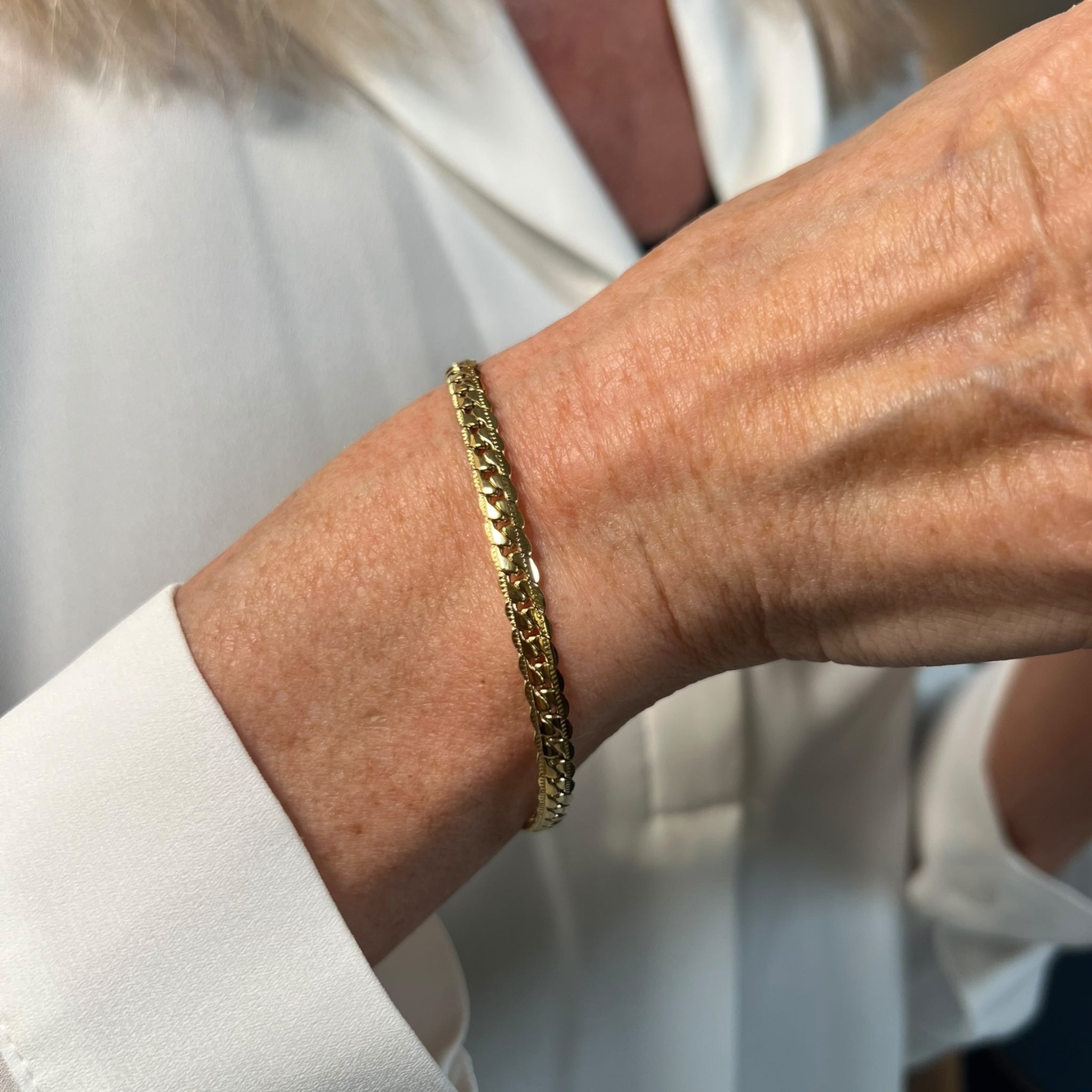 Armbånd med fine flettede detaljer