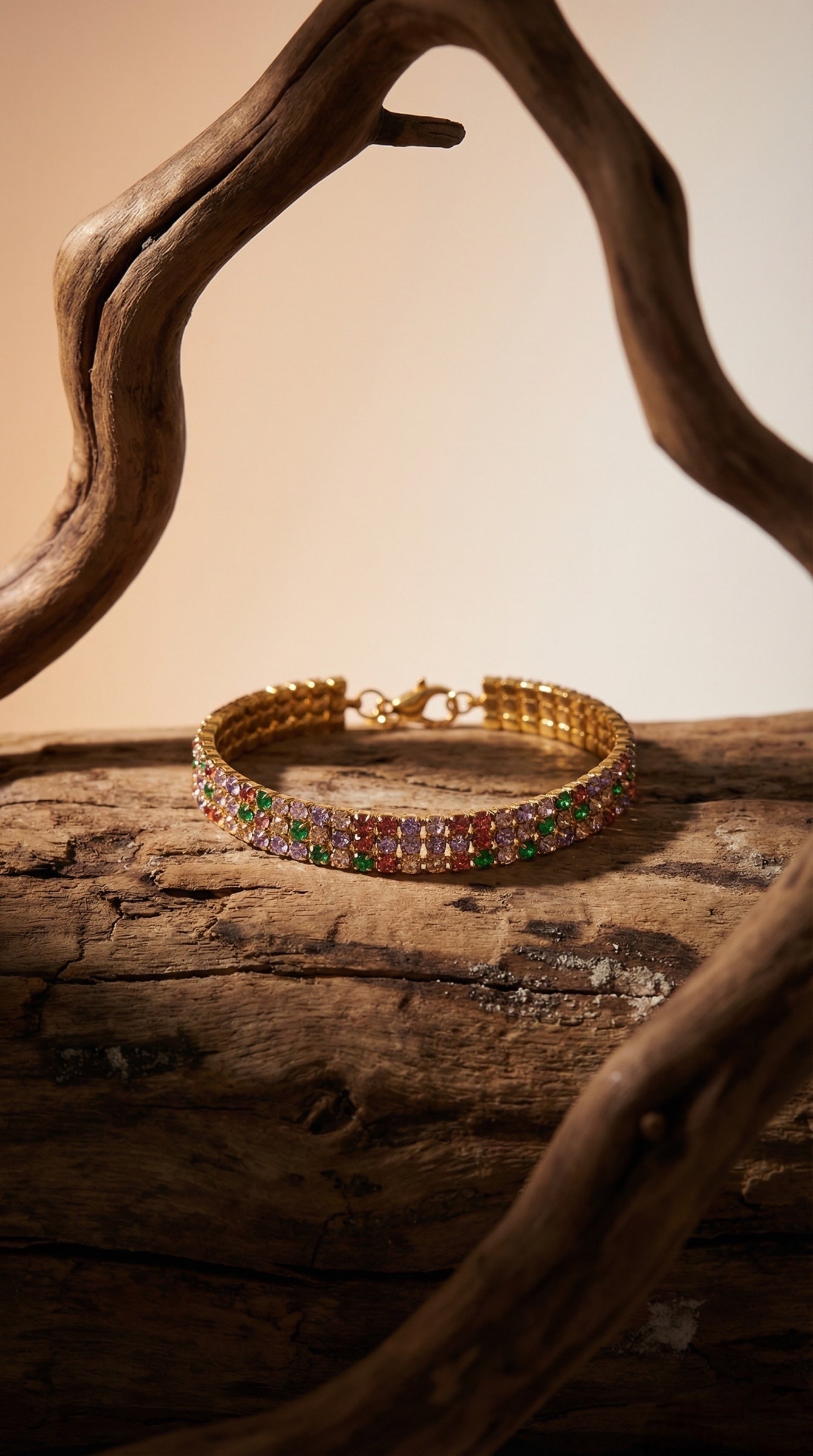 Bredt Tennisarmbånd med farvede sten